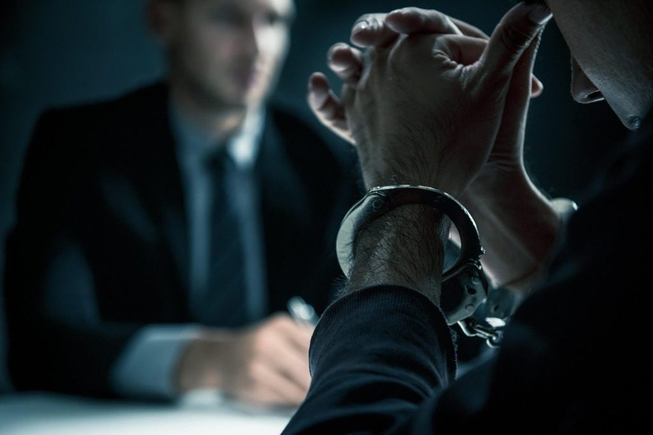 Illustration of a person consulting a criminal defense attorney